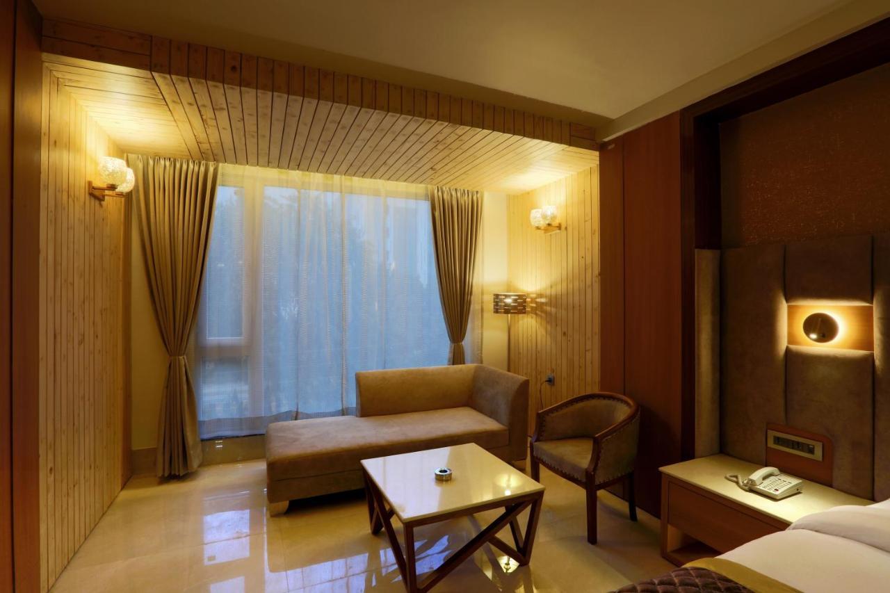 Hotel Omega - Gurgaon Central Exteriör bild